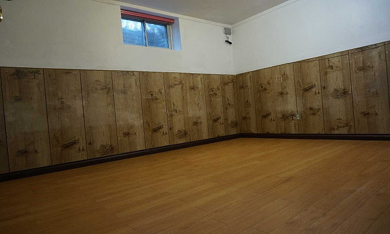 2 Bedroom Walkout Ba...