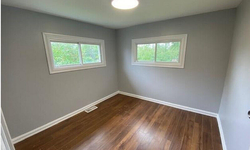 House For Sale - Mot...