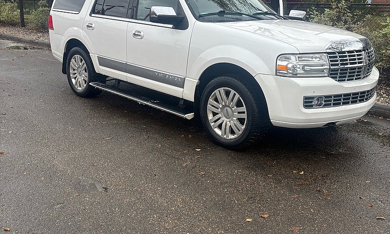 2011 Lincoln Navigat...