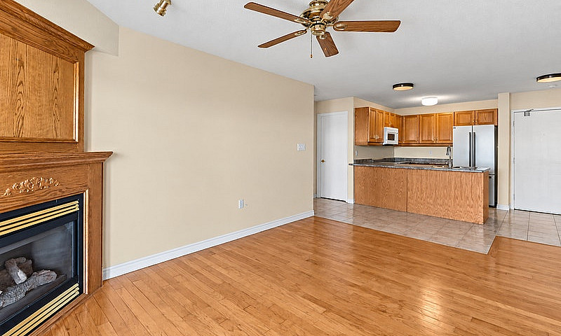 Top-Floor Waterfront...