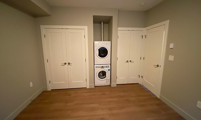 Modern 1Bed + 1 Bath...