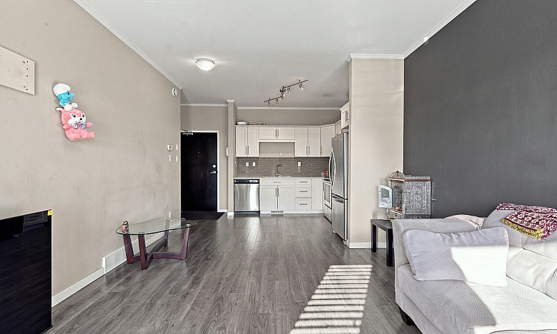Top Floor Condo For ...