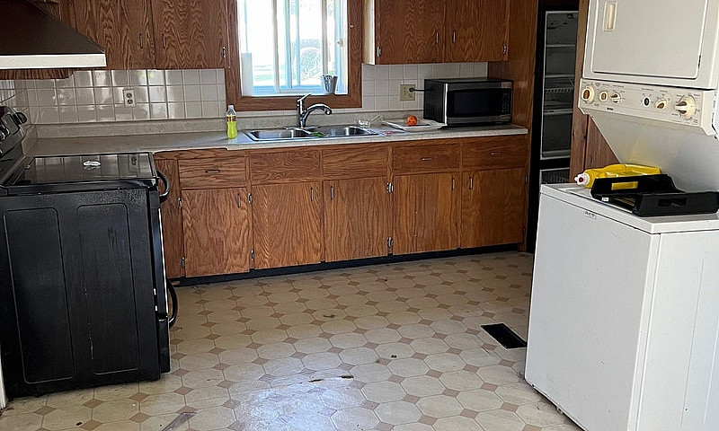 3 Bed 1 Bath Highway...