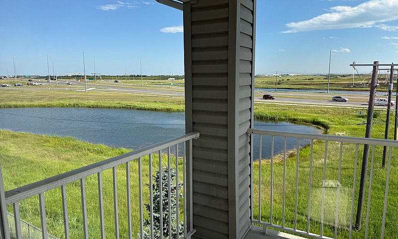 Bright 2 Bed, 1 Bath...