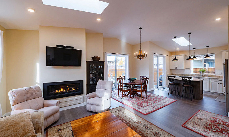 Open Concept In Oliv...