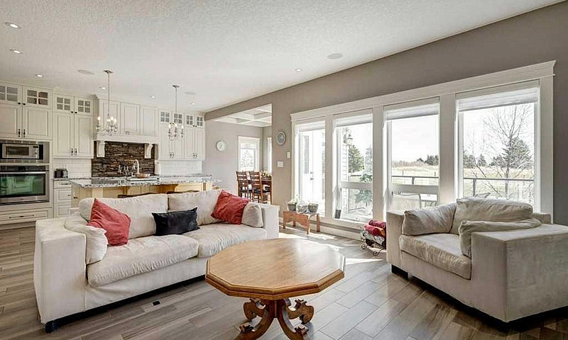 1233 Hillcrest Manor...