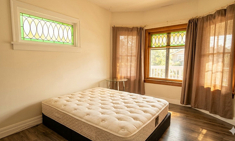 (Downtown) Spacious ...