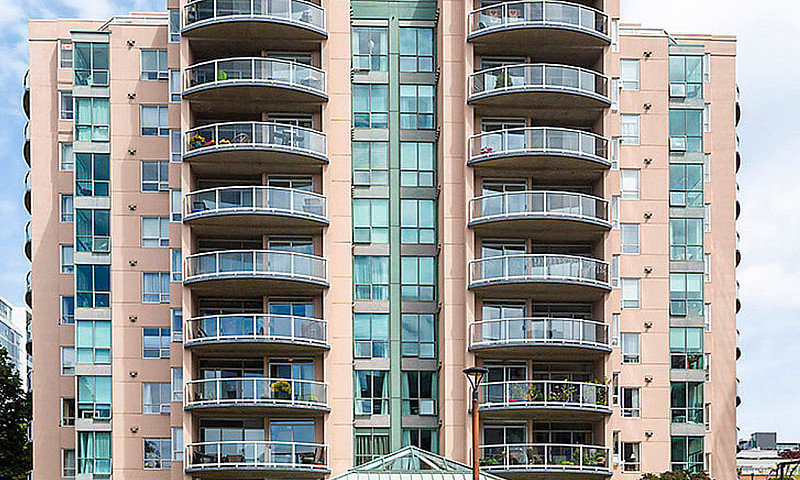 Bright Spacious Down...