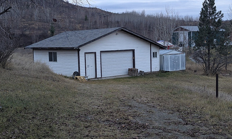 5+ Acres | Heated Sh...
