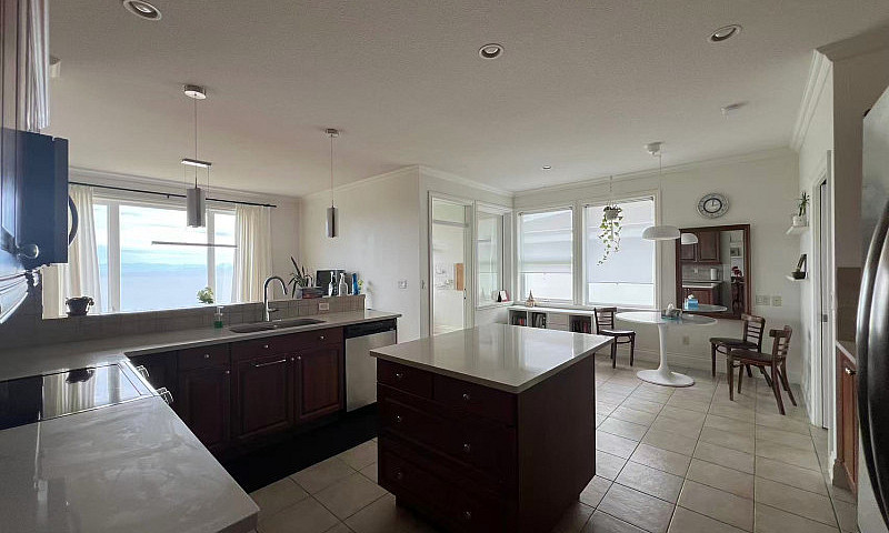 Stunning 3-Bedroom P...