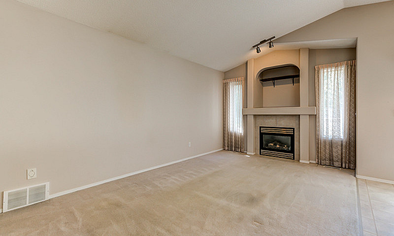 Charming 2-Bed Bunga...