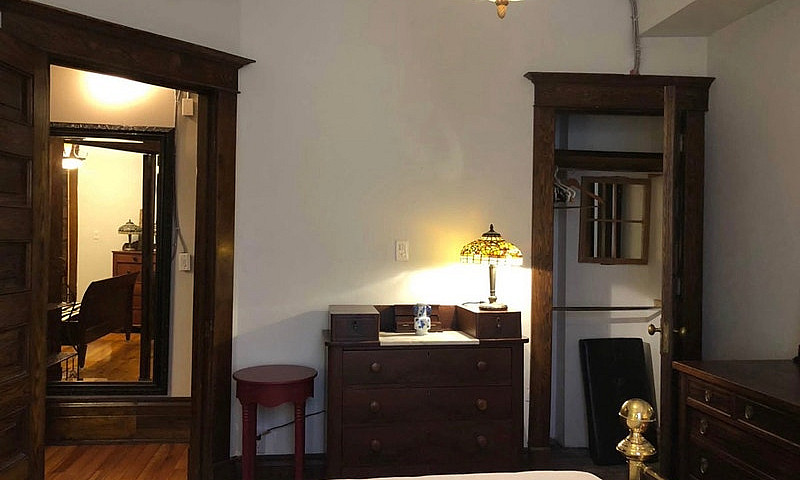 Spacious 2-Bedroom +...