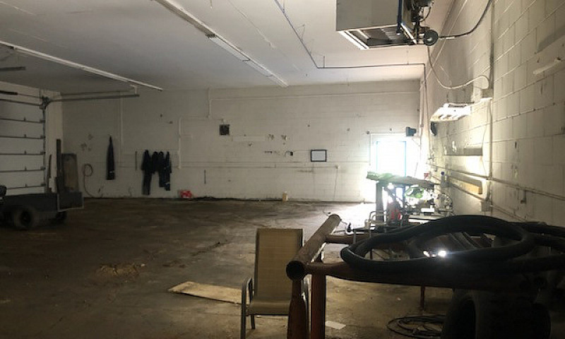 5 Bay Shop On 5 Acre...