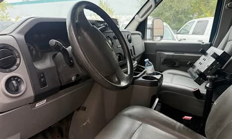 2014 Ford E350 Bucke...