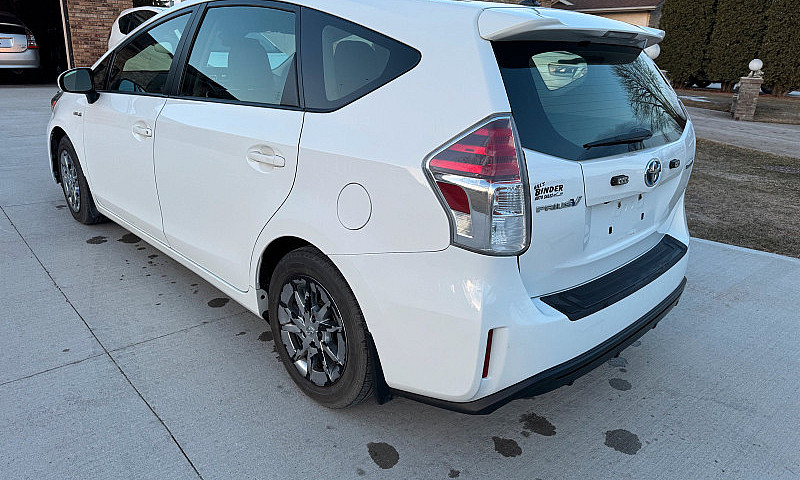 2018 Toyota Prius V ...