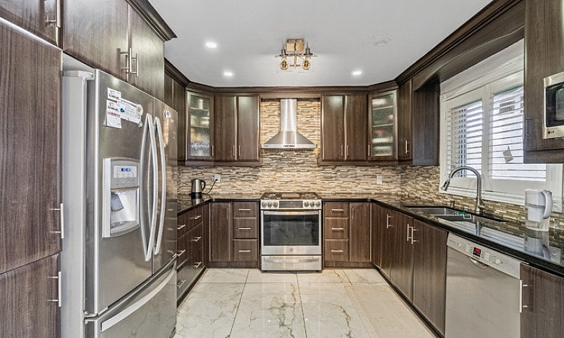 5054 Terry Fox Way -...