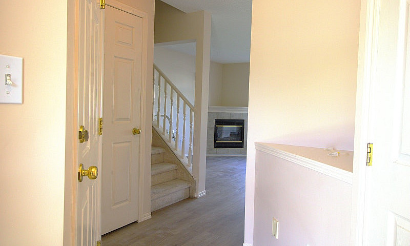 1/2 Duplex $284,900....