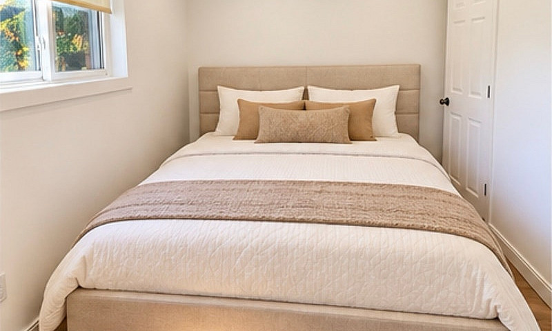 Legal 2Br Basement |...