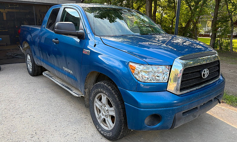 Toyota Tundra Sr5...
