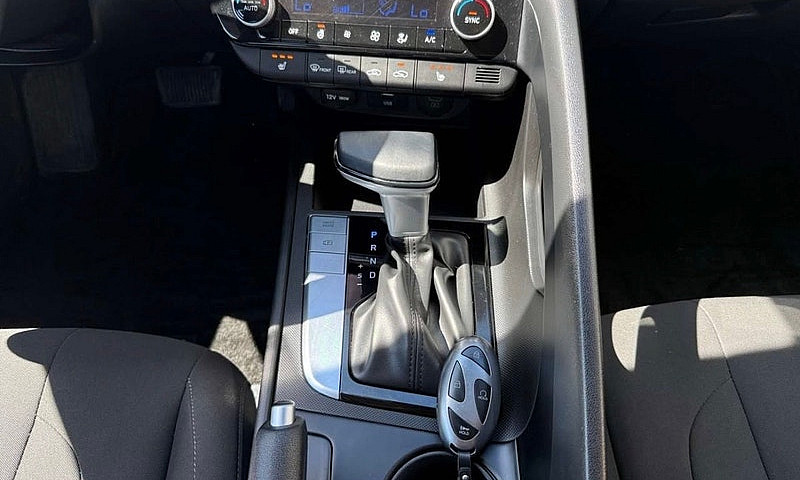 Hyundai Elantra 2025...