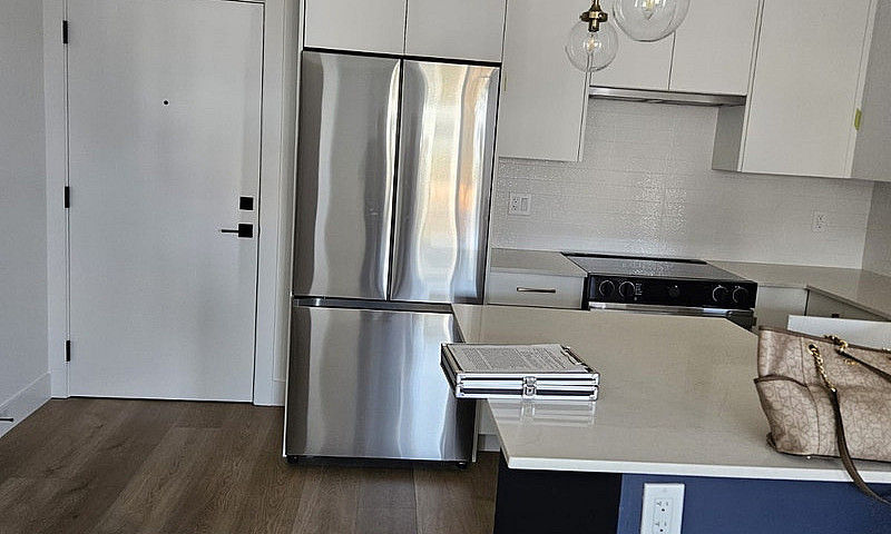 Almost New 2 Bed 2 B...