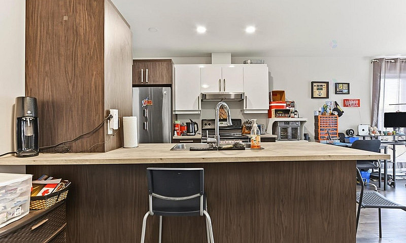 Condo À Vendre, Deux...