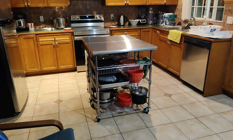$850 / 1Br - Private...
