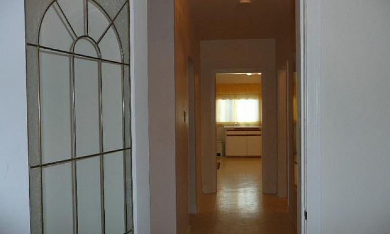Bright & Spacious 3-...