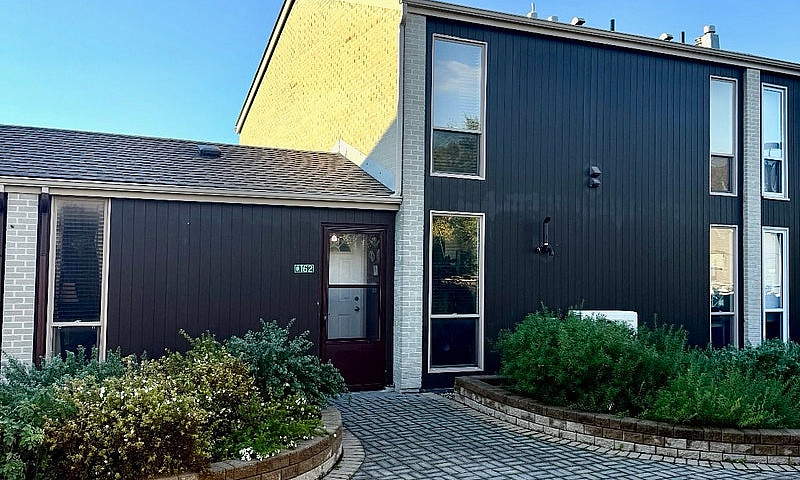 Rare 3 Bed, Den,  To...