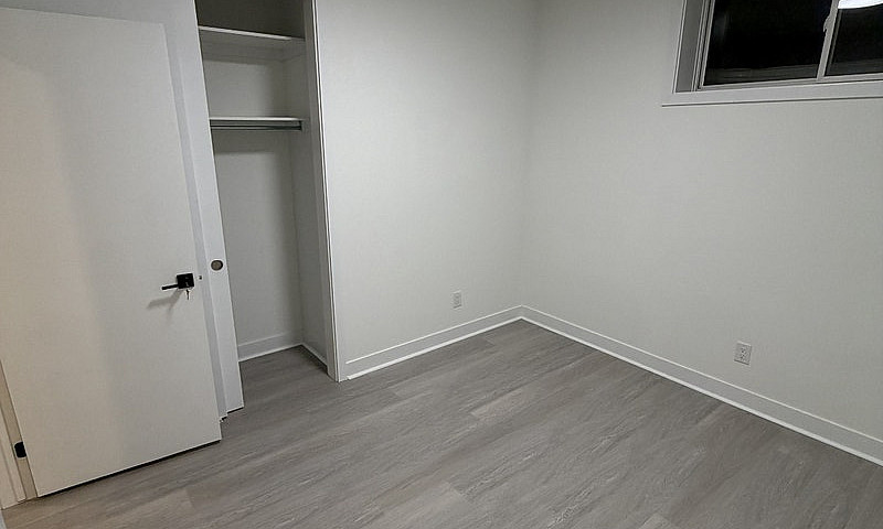 Modern 2-Bedroom Leg...