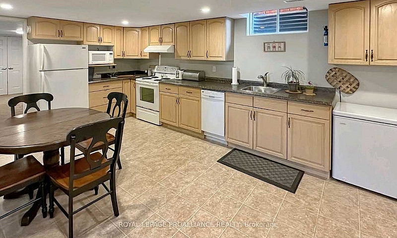  1 Bedroom / 1 Bathr...