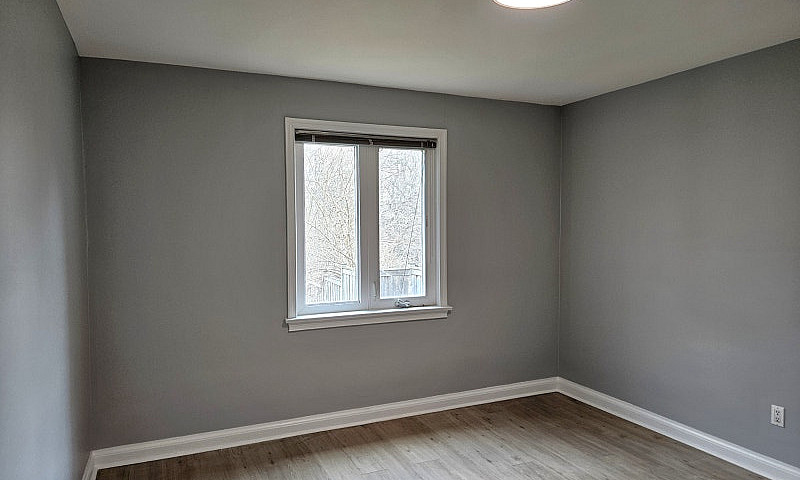 For Lease: 3 Bed + 1...