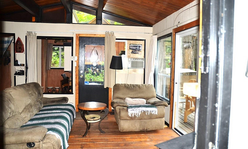 House/Cabin In The M...