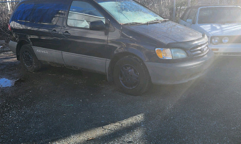 03 Toyota Sienna ...