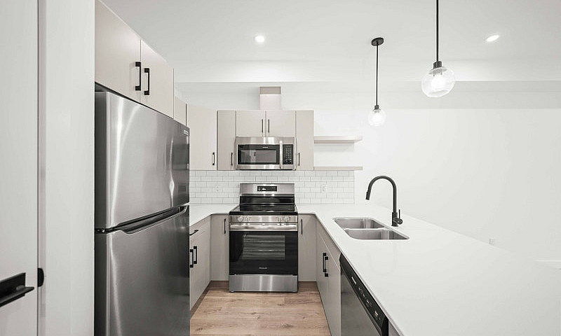Luxury  2 Bedroom Ap...