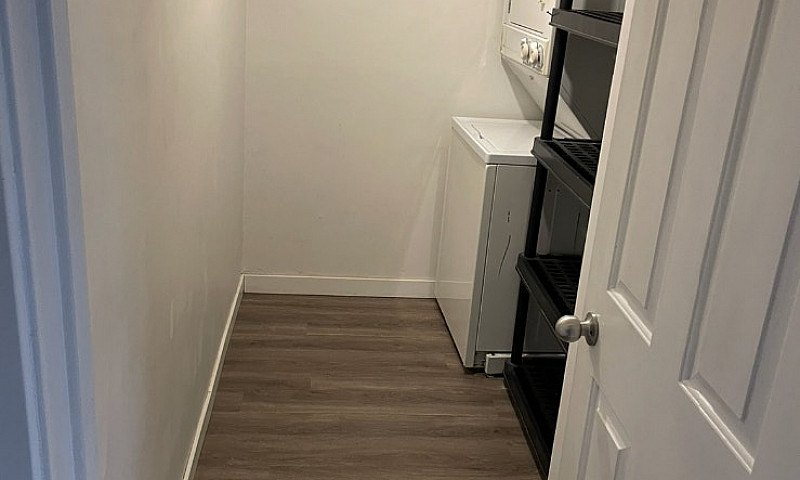 Updated 2 Bedroom Su...