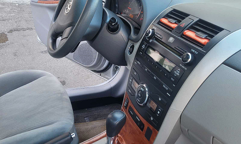Toyota Corolla 2010...