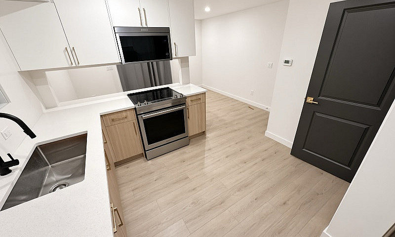 Oakridge 2-Bed 800Sq...
