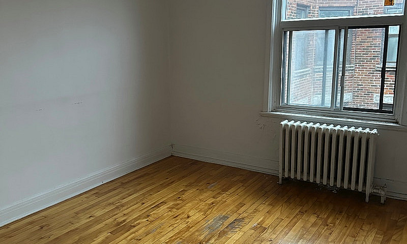 Spacious 1 1/2, 4 1/...