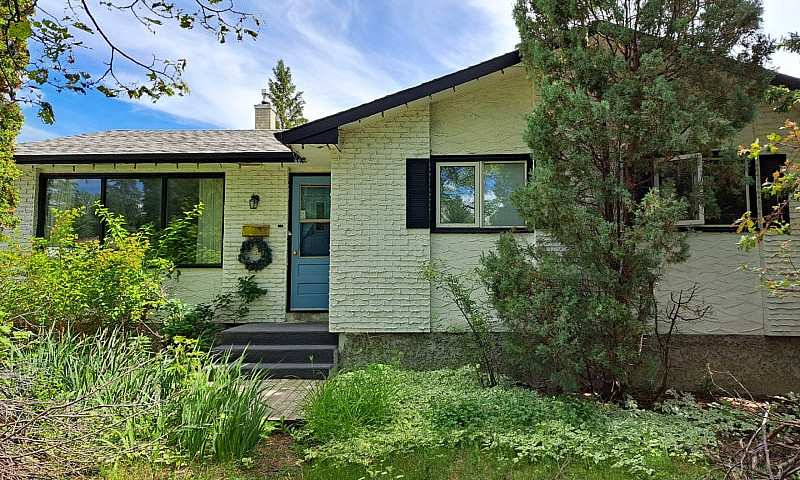 5 Bedroom + Den With...