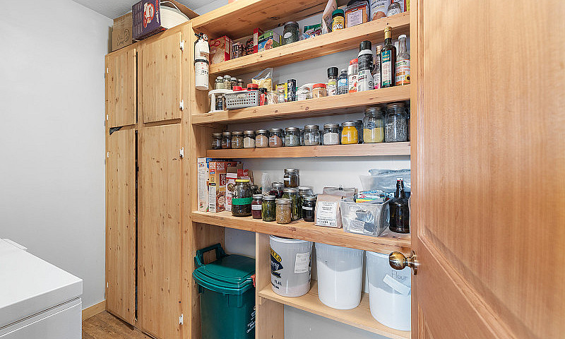 Spacious Updated Hom...