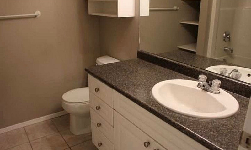 2 Bedroom Condo In L...