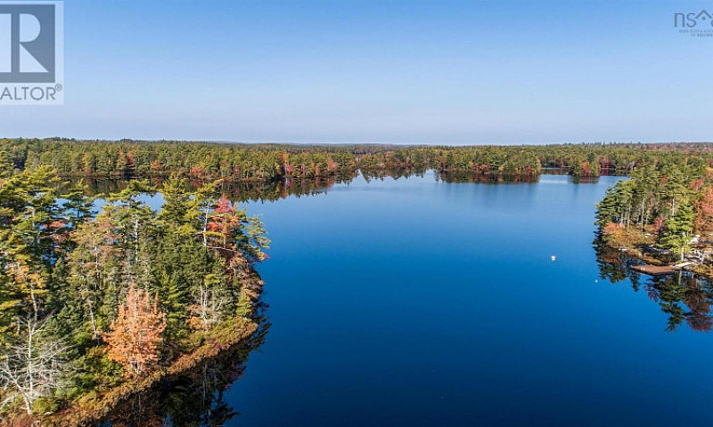 Selling 1.54 Acre Fr...
