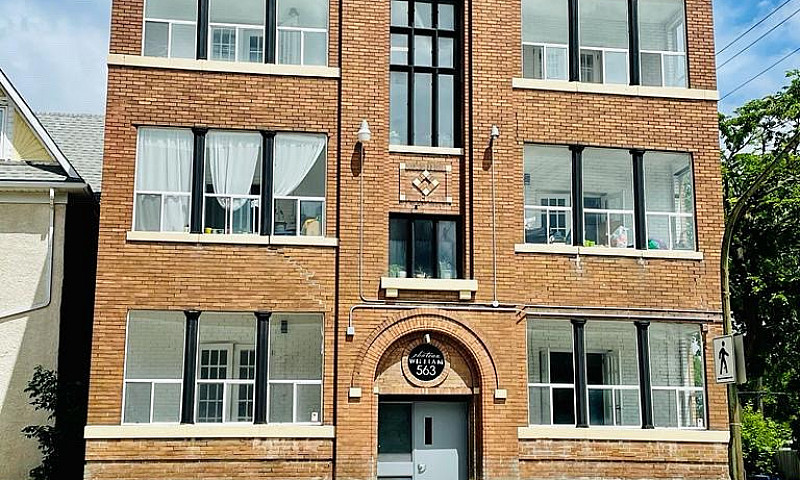 5-563 William Avenue...