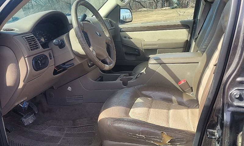 05 Ford Explorer...