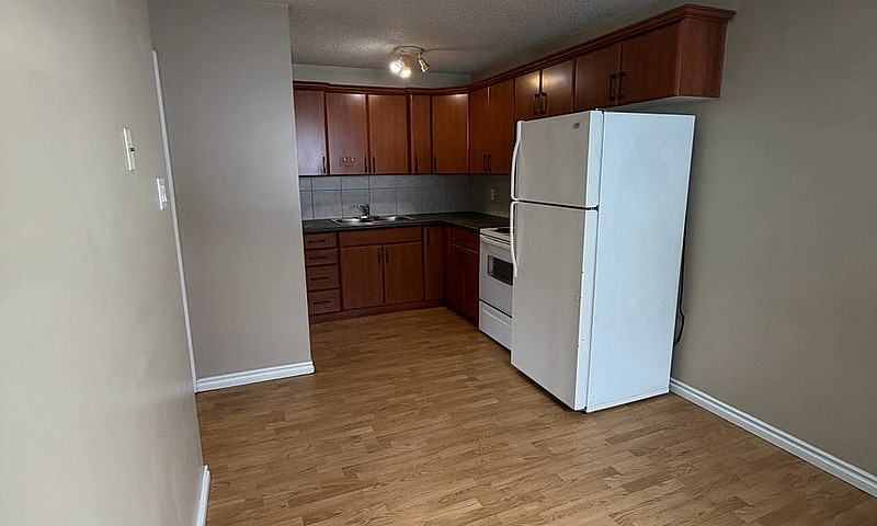 Cozy 2 Bedroom, 1 Ba...