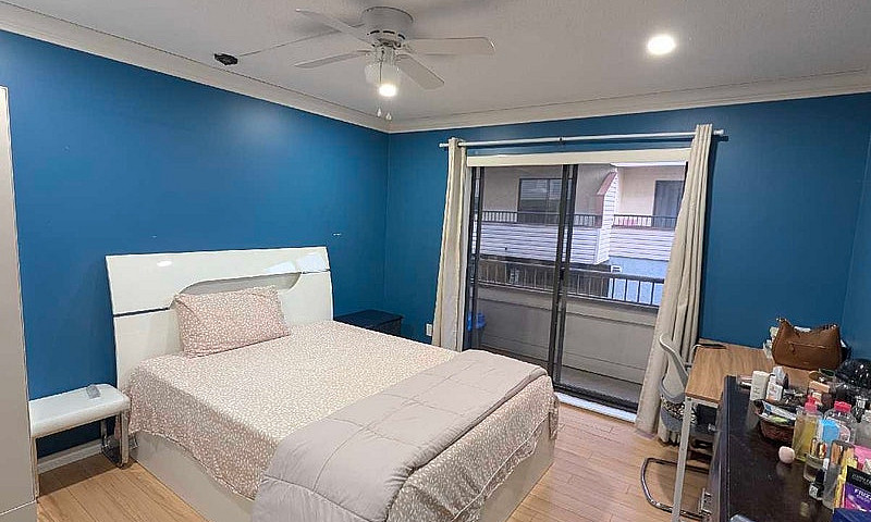 2Bed 1 Bath Spacious...