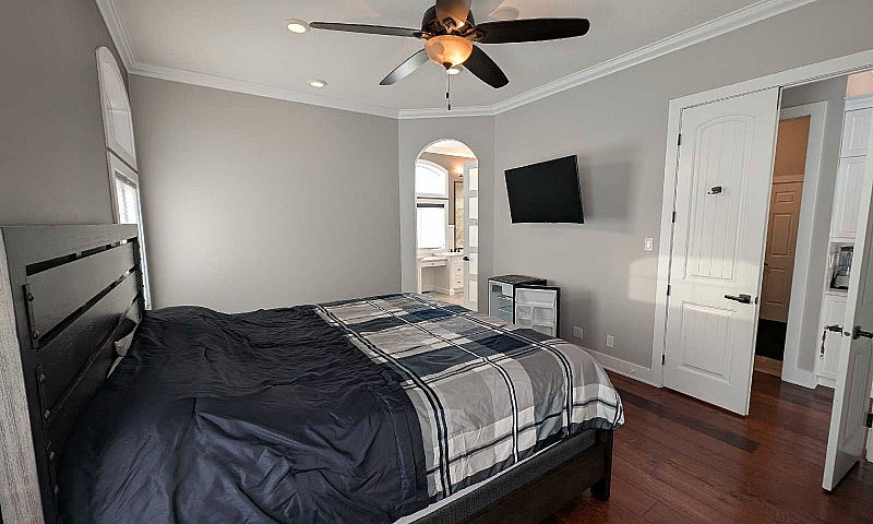 Fully Furnished 3 Ro...