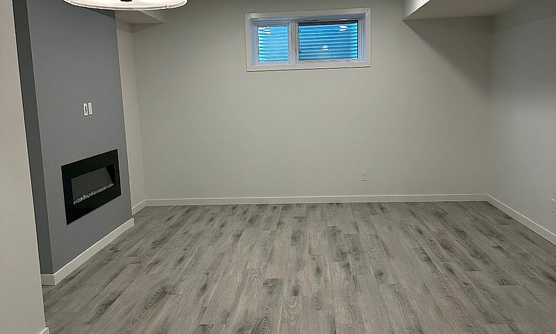 Spacious Modern 900 ...