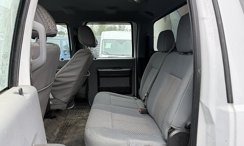 2015 Ford F550 Servi...